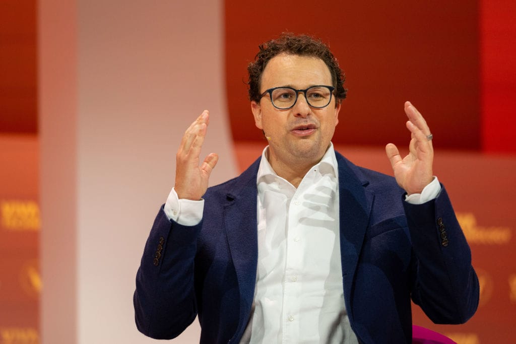 Anthropic首席执行官炮轰英伟达，达沃斯论坛全场震惊