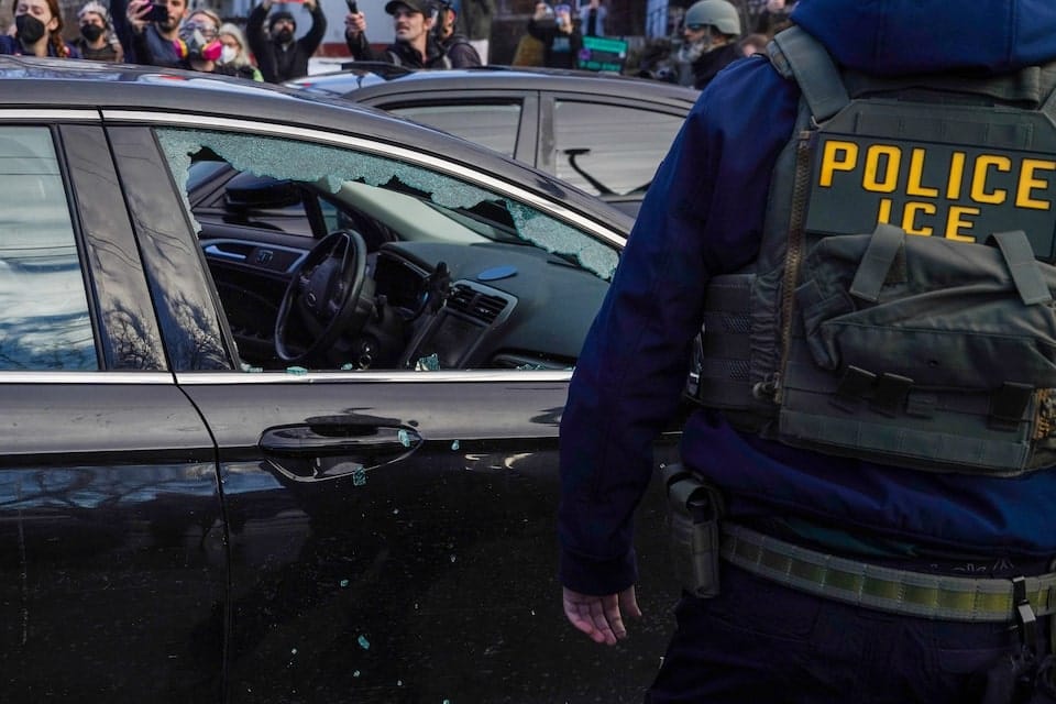 明州ICE官员接新令，严禁与“煽动者”发生冲突