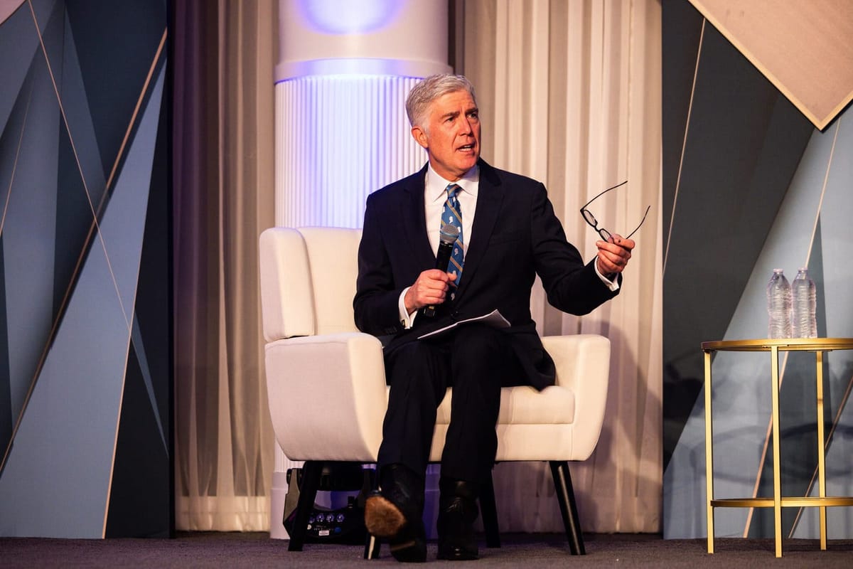 大法官戈萨奇致敬立法权，暗讽国会自废武功