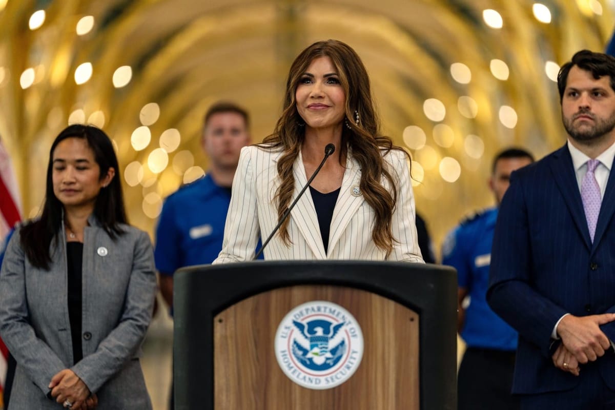 机密报告：揭示克里斯蒂·诺姆制造美国机场安全隐患