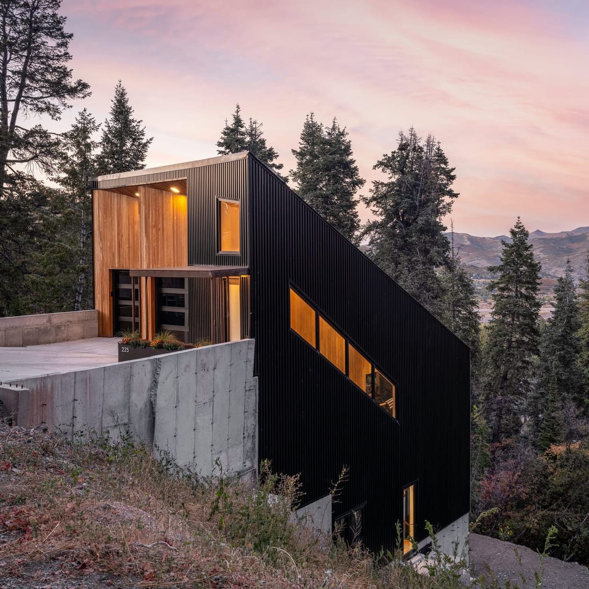 在犹他州帕克城，构筑一座“极度陡峭”的山坡避风港