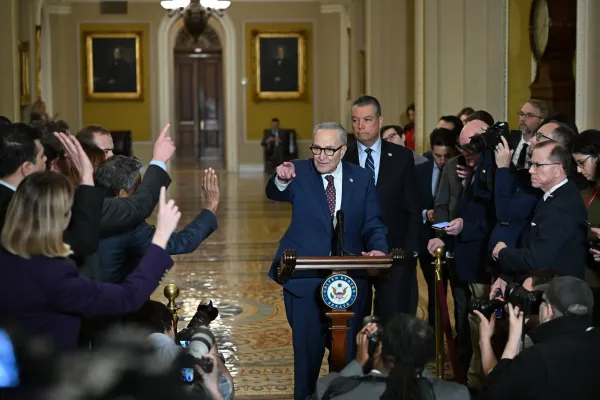 美国参议院因反对ICE暴力争端而阻挠支出法案