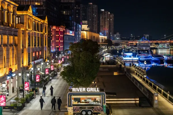 在世界最繁忙的港口，中国经济失衡的现实清晰可见