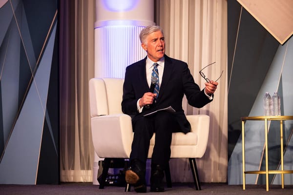 大法官戈萨奇致敬立法权，暗讽国会自废武功