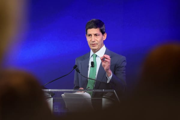 特朗普调侃：若沃什不降息就起诉他