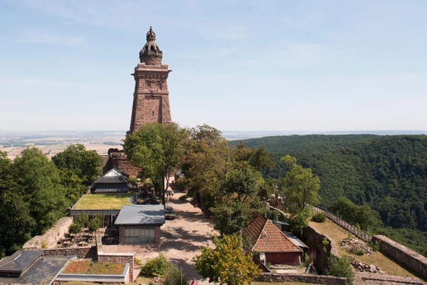 铁与铜铸成的谎言：AfD用中世纪神话重塑德意志帝国