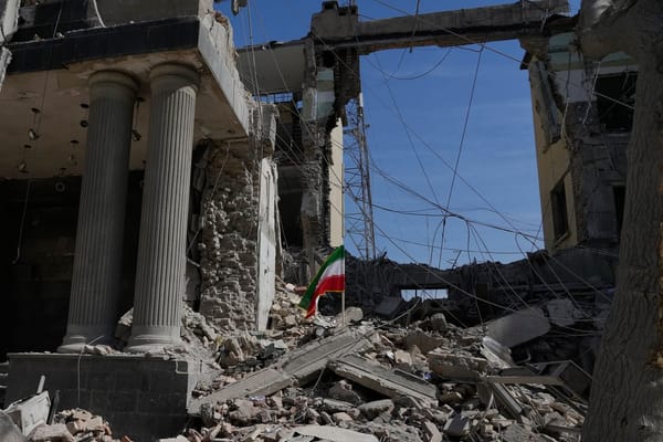 为何一位民主党国会议员支持特朗普的对伊战争