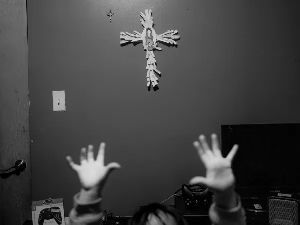 躲避移民局的六个月：快趴下！快趴下！他们要发现我们了！