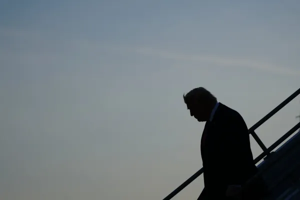 特朗普的反复无常与极端言论再次引发心理健康争议