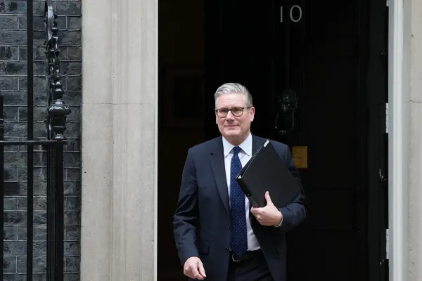 他绝无可能继续任职：英国首相斯塔默面临日益高涨的辞职呼声